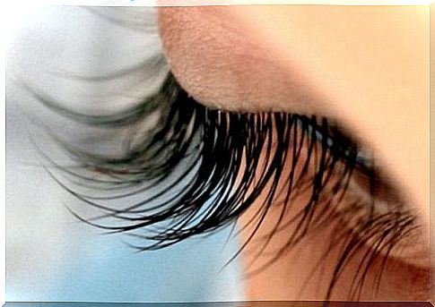 13 amazing tricks for naturally beautiful eyelashes