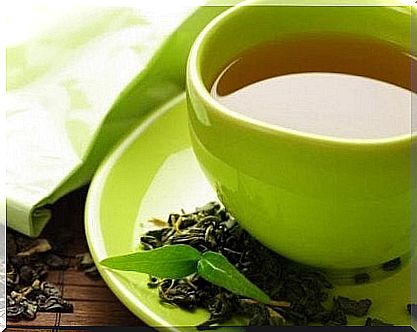 green tea counteracts bloating