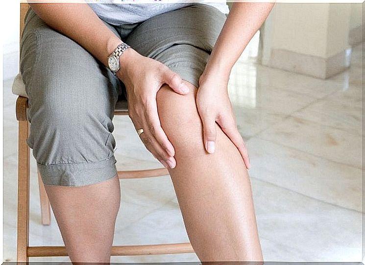 Woman with knee problems