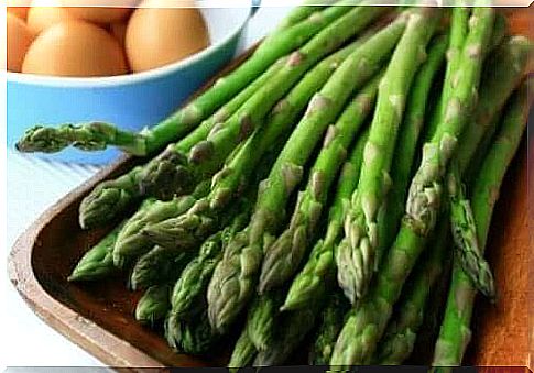 Asparagus on a platter can be used for gazpacho of asparagus