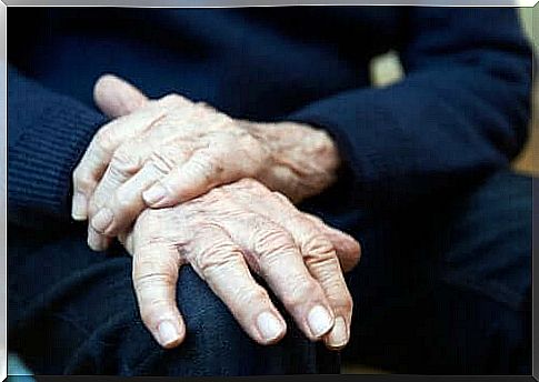 Essential tremor: Symptoms, causes and treatments