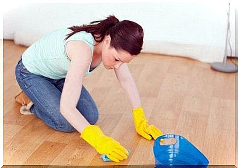 Remove scratches in the floor