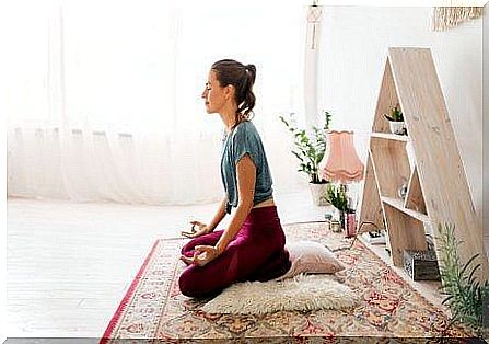 A woman meditates to deal with stress