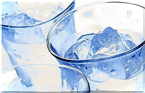 Glass of ice water