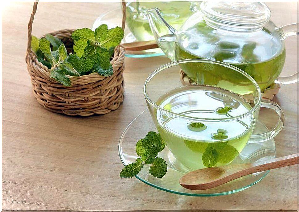 Mint tea - detoxify your colon