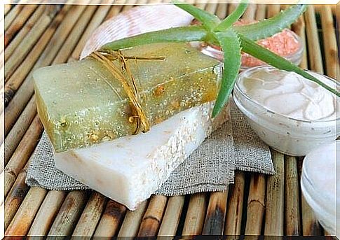 How to make a moisturizing aloe vera soap