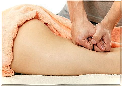 Massage on legs as treatment of lipedema