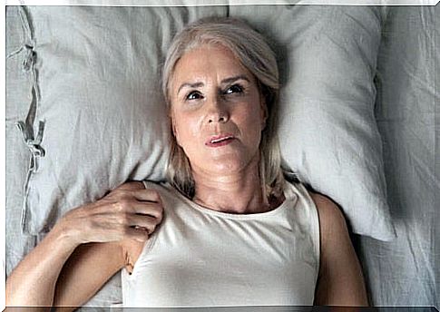 Woman lies sleepless due to night anxiety