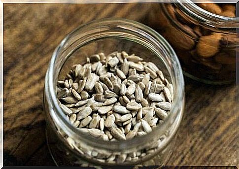 Sunflower seeds in bowl