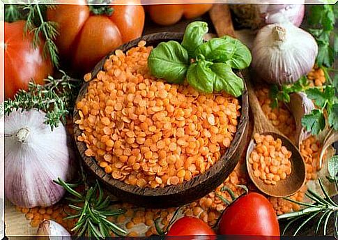 dried lentils in bowl